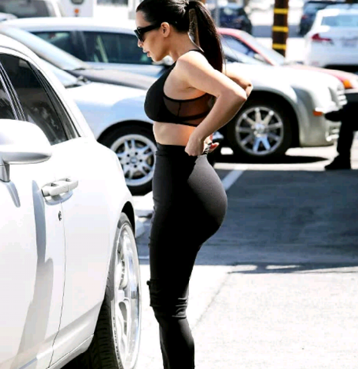 Kim kardashian booty in yoga pants best outfits